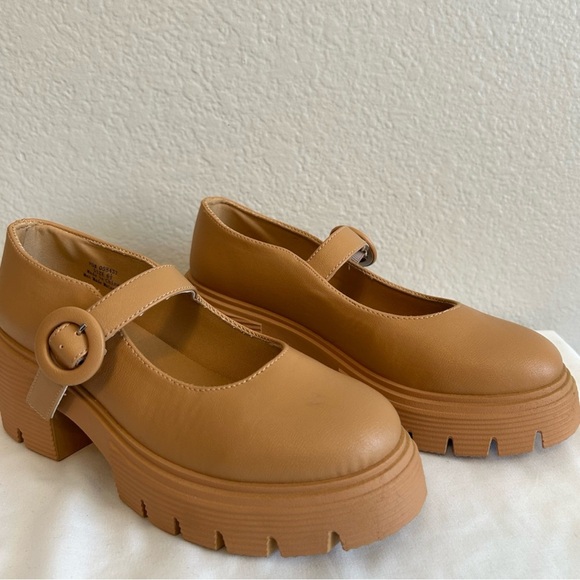 NWOT, Journee Collection Platform Block Heel Zarynn Mary Jane in Cognac, Sz 6.5 - Picture 1 of 10